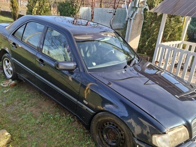 Синий Мерседес 200, объемом двигателя 2 л и пробегом 3 тыс. км за 700 $, фото 3 на Automoto.ua