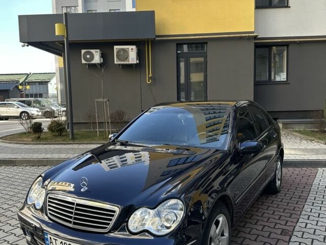 Синий Мерседес 200, объемом двигателя 2 л и пробегом 255 тыс. км за 3999 $, фото 3 на Automoto.ua