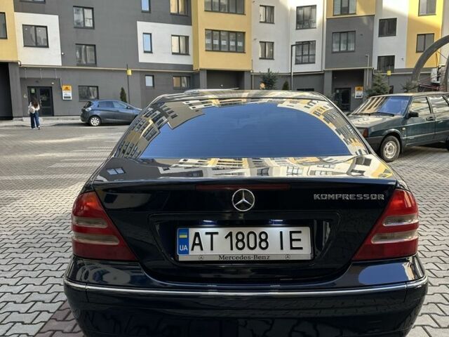 Синий Мерседес 200, объемом двигателя 2 л и пробегом 255 тыс. км за 3999 $, фото 8 на Automoto.ua