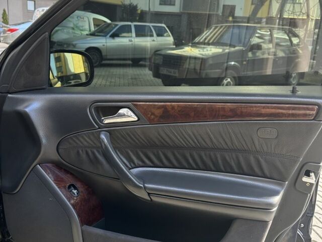 Синий Мерседес 200, объемом двигателя 2 л и пробегом 255 тыс. км за 3999 $, фото 22 на Automoto.ua