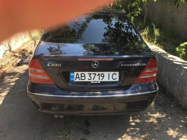 Синий Мерседес 200, объемом двигателя 2 л и пробегом 230 тыс. км за 3200 $, фото 5 на Automoto.ua