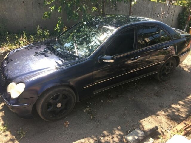 Синий Мерседес 200, объемом двигателя 2 л и пробегом 230 тыс. км за 3200 $, фото 4 на Automoto.ua