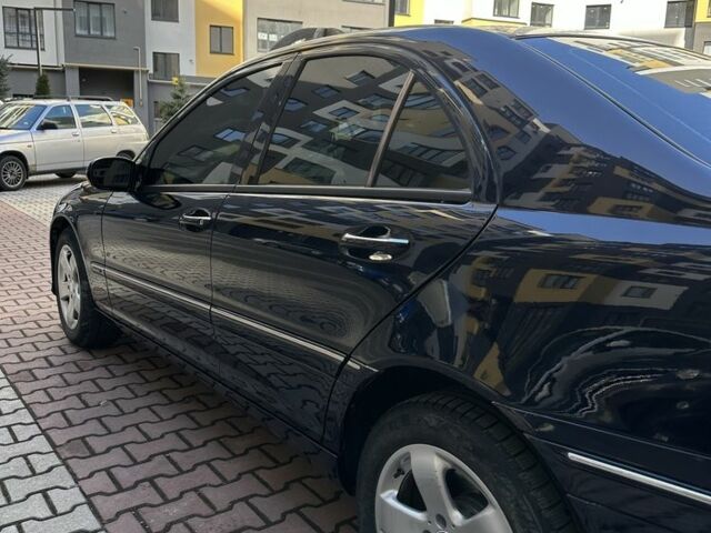 Синий Мерседес 200, объемом двигателя 2 л и пробегом 255 тыс. км за 3999 $, фото 6 на Automoto.ua