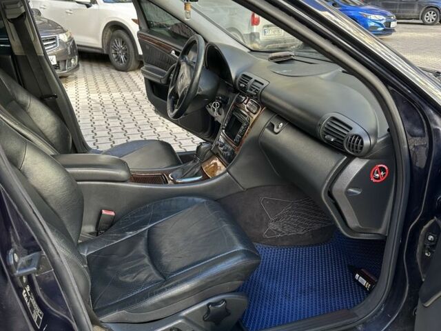 Синий Мерседес 200, объемом двигателя 2 л и пробегом 255 тыс. км за 3999 $, фото 21 на Automoto.ua