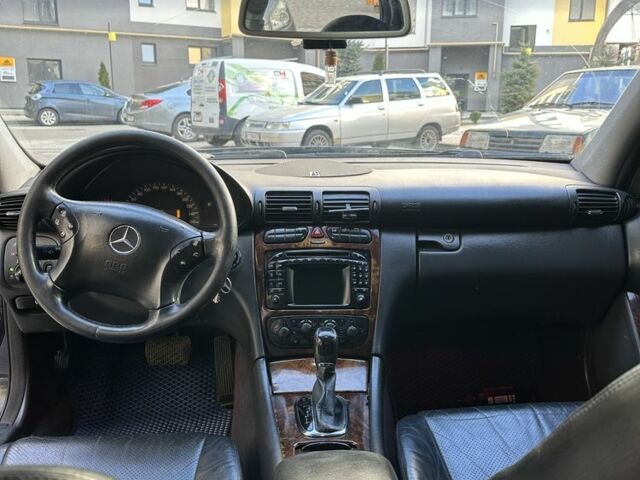 Синий Мерседес 200, объемом двигателя 2 л и пробегом 255 тыс. км за 3999 $, фото 18 на Automoto.ua