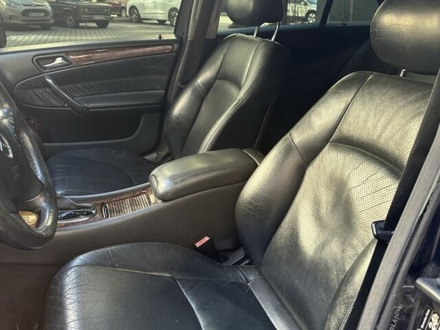 Синий Мерседес 200, объемом двигателя 2 л и пробегом 255 тыс. км за 3999 $, фото 15 на Automoto.ua