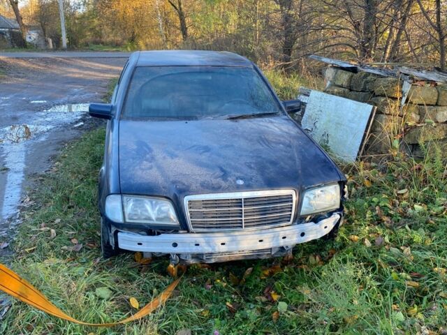 Синій Мерседес 200, об'ємом двигуна 2.2 л та пробігом 300 тис. км за 900 $, фото 2 на Automoto.ua