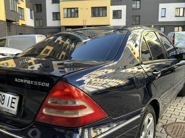 Синий Мерседес 200, объемом двигателя 2 л и пробегом 255 тыс. км за 3999 $, фото 9 на Automoto.ua