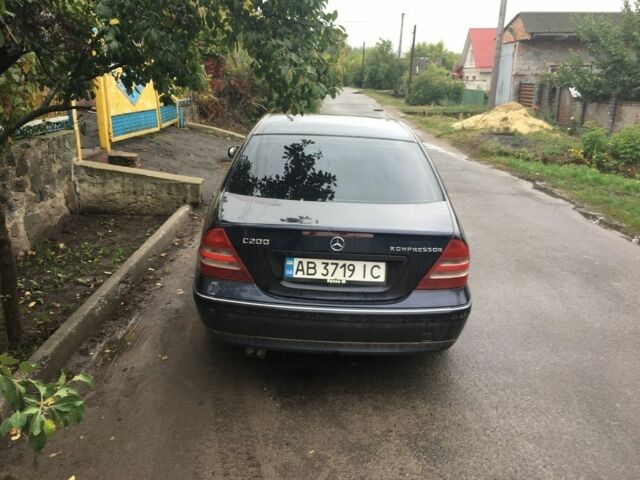 Синий Мерседес 200, объемом двигателя 2 л и пробегом 230 тыс. км за 3200 $, фото 7 на Automoto.ua