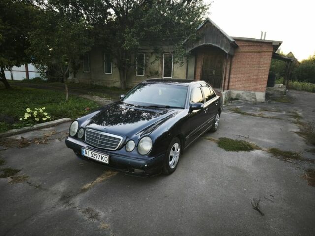 Синій Мерседес 200, об'ємом двигуна 2.1 л та пробігом 500 тис. км за 2750 $, фото 1 на Automoto.ua