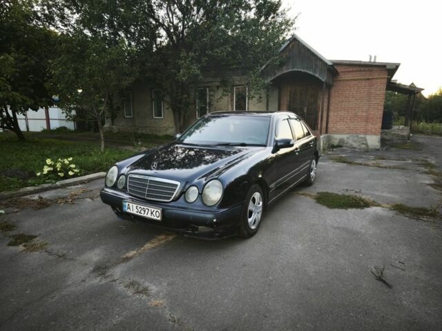 Синій Мерседес 200, об'ємом двигуна 2.1 л та пробігом 500 тис. км за 2750 $, фото 2 на Automoto.ua