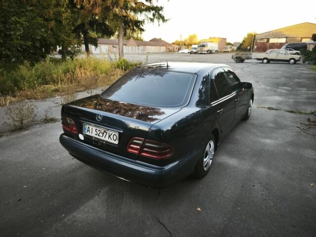 Синій Мерседес 200, об'ємом двигуна 2.1 л та пробігом 500 тис. км за 2750 $, фото 11 на Automoto.ua