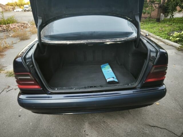 Синій Мерседес 200, об'ємом двигуна 2.1 л та пробігом 500 тис. км за 2750 $, фото 19 на Automoto.ua