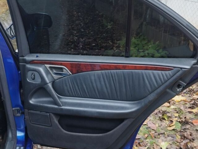 Синий Мерседес 200, объемом двигателя 2 л и пробегом 245 тыс. км за 3750 $, фото 6 на Automoto.ua