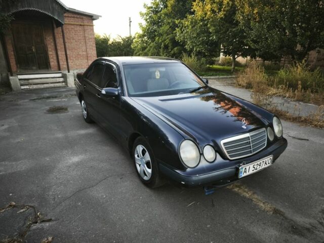 Синій Мерседес 200, об'ємом двигуна 2.1 л та пробігом 500 тис. км за 2750 $, фото 6 на Automoto.ua