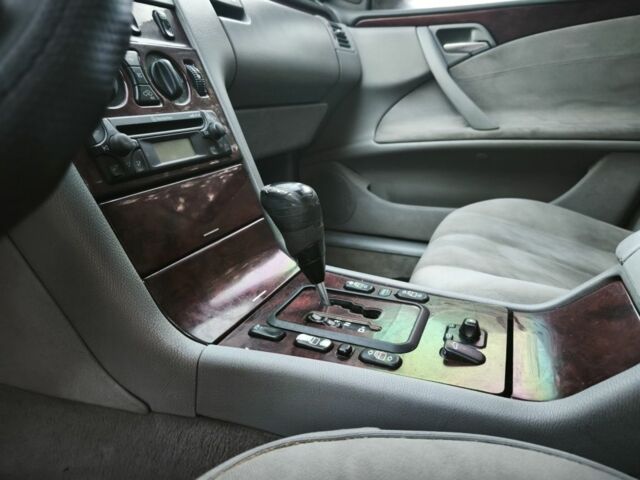 Синій Мерседес 200, об'ємом двигуна 2.1 л та пробігом 500 тис. км за 2750 $, фото 17 на Automoto.ua