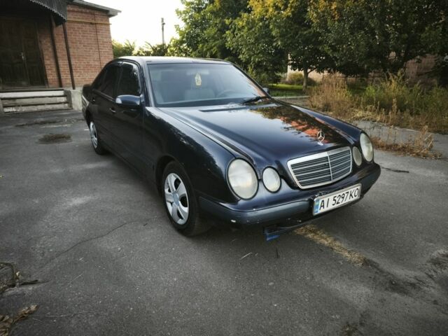 Синій Мерседес 200, об'ємом двигуна 2.1 л та пробігом 500 тис. км за 2750 $, фото 4 на Automoto.ua