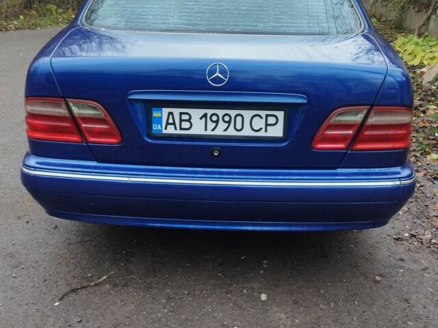 Синий Мерседес 200, объемом двигателя 2 л и пробегом 245 тыс. км за 3750 $, фото 2 на Automoto.ua