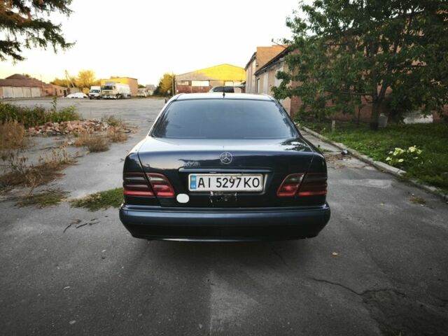 Синій Мерседес 200, об'ємом двигуна 2.1 л та пробігом 500 тис. км за 2750 $, фото 8 на Automoto.ua