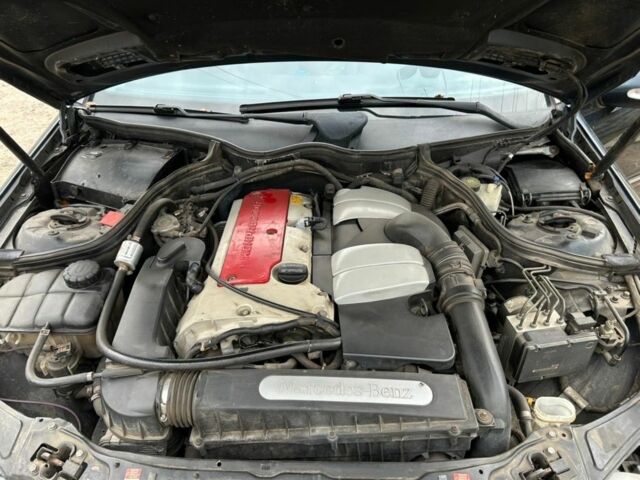 Синий Мерседес 200, объемом двигателя 2 л и пробегом 308 тыс. км за 4800 $, фото 3 на Automoto.ua