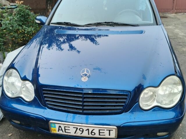 Синій Мерседес 200, об'ємом двигуна 1.8 л та пробігом 270 тис. км за 3000 $, фото 1 на Automoto.ua