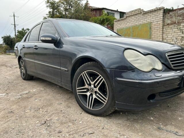 Синий Мерседес 200, объемом двигателя 2 л и пробегом 308 тыс. км за 4800 $, фото 5 на Automoto.ua