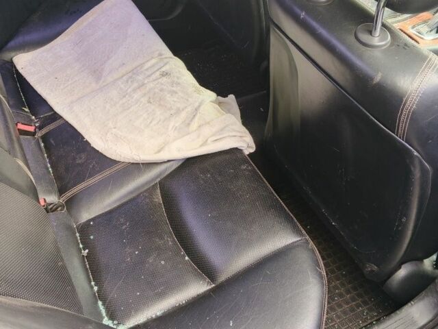 Синій Мерседес 200, об'ємом двигуна 1.8 л та пробігом 270 тис. км за 3000 $, фото 5 на Automoto.ua