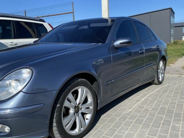 Синий Мерседес 200, объемом двигателя 1.8 л и пробегом 200 тыс. км за 5800 $, фото 1 на Automoto.ua