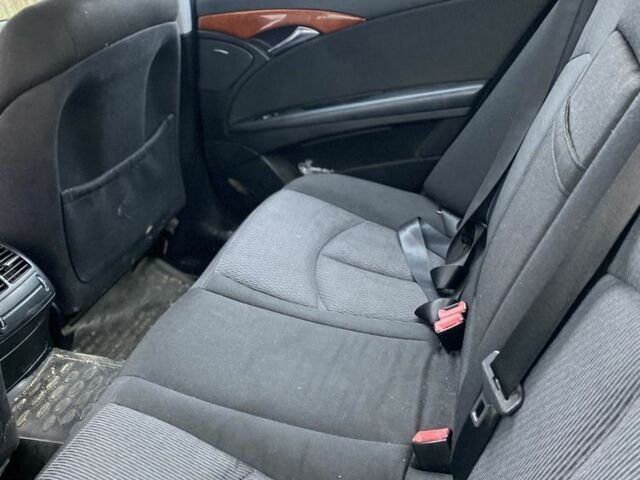 Синий Мерседес 200, объемом двигателя 2.1 л и пробегом 465 тыс. км за 2800 $, фото 3 на Automoto.ua