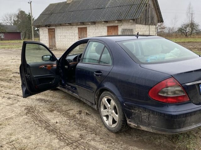 Синий Мерседес 200, объемом двигателя 2.1 л и пробегом 465 тыс. км за 2800 $, фото 5 на Automoto.ua