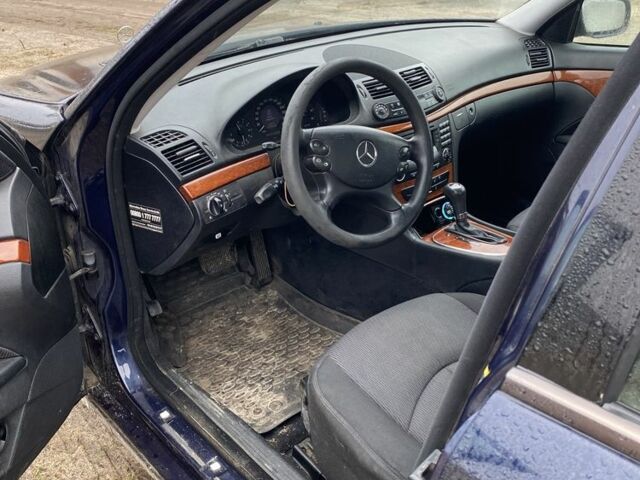 Синий Мерседес 200, объемом двигателя 2.1 л и пробегом 465 тыс. км за 2800 $, фото 2 на Automoto.ua