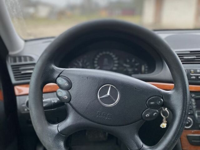 Синий Мерседес 200, объемом двигателя 2.1 л и пробегом 465 тыс. км за 2800 $, фото 4 на Automoto.ua