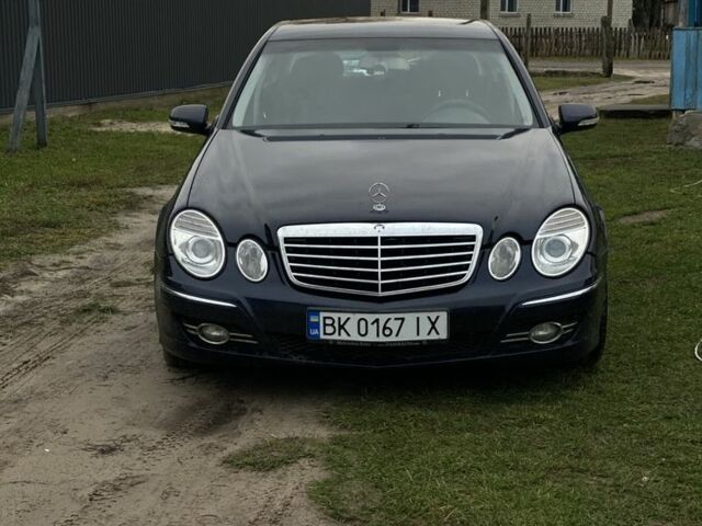 Синий Мерседес 200, объемом двигателя 2.1 л и пробегом 465 тыс. км за 2800 $, фото 1 на Automoto.ua