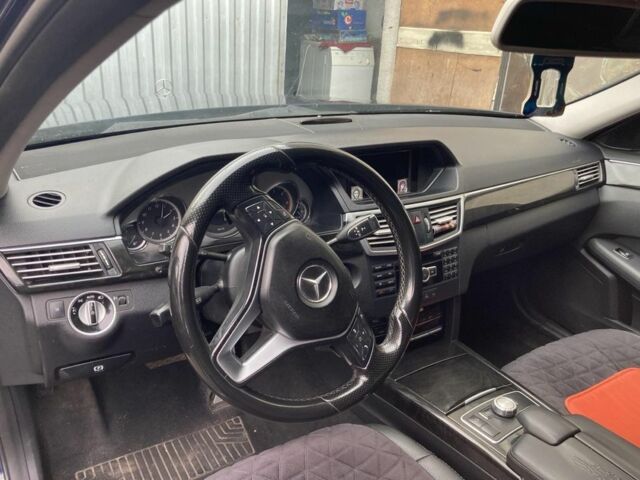 Синий Мерседес 200, объемом двигателя 2.1 л и пробегом 332 тыс. км за 11000 $, фото 3 на Automoto.ua