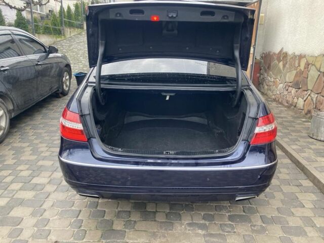 Синий Мерседес 200, объемом двигателя 2.1 л и пробегом 332 тыс. км за 11000 $, фото 2 на Automoto.ua