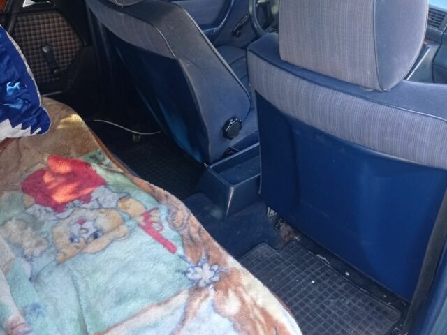 Синій Мерседес 200, об'ємом двигуна 2 л та пробігом 5 тис. км за 1800 $, фото 3 на Automoto.ua