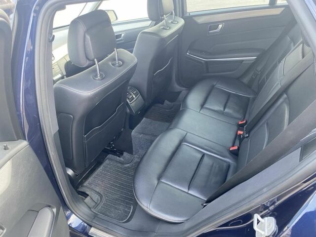 Синій Мерседес 200, об'ємом двигуна 2.1 л та пробігом 280 тис. км за 11250 $, фото 5 на Automoto.ua