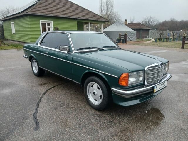 Зеленый Мерседес 200, объемом двигателя 2.2 л и пробегом 300 тыс. км за 28500 $, фото 6 на Automoto.ua