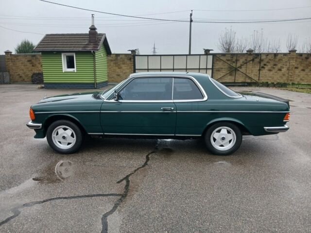 Зеленый Мерседес 200, объемом двигателя 2.2 л и пробегом 300 тыс. км за 28500 $, фото 5 на Automoto.ua