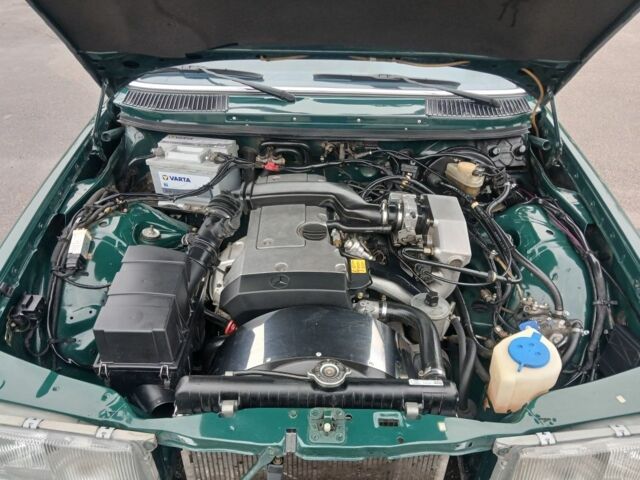 Зеленый Мерседес 200, объемом двигателя 2.2 л и пробегом 300 тыс. км за 28500 $, фото 8 на Automoto.ua