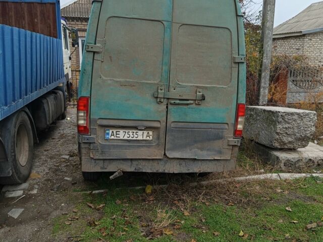 Зелений Мерседес 200, об'ємом двигуна 2.3 л та пробігом 600 тис. км за 1700 $, фото 2 на Automoto.ua