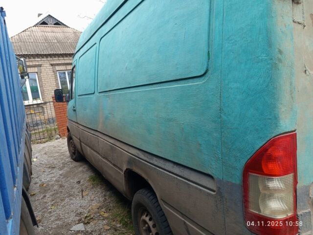 Зелений Мерседес 200, об'ємом двигуна 2.3 л та пробігом 600 тис. км за 1700 $, фото 3 на Automoto.ua