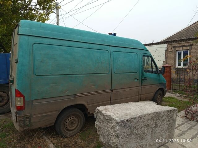 Зелений Мерседес 200, об'ємом двигуна 2.3 л та пробігом 600 тис. км за 1700 $, фото 1 на Automoto.ua