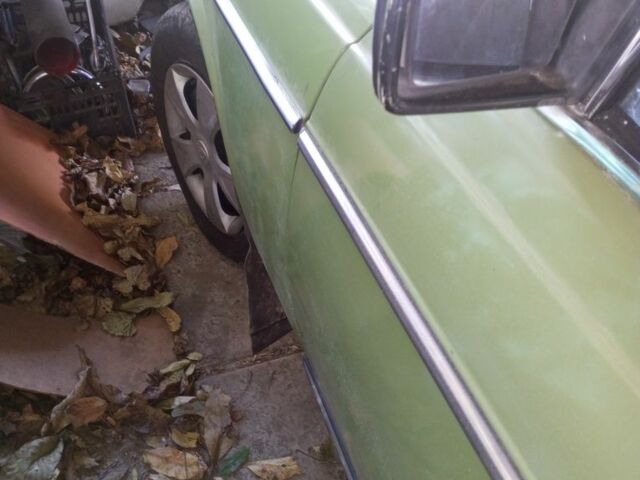 Зеленый Мерседес 200, объемом двигателя 2 л и пробегом 200 тыс. км за 1500 $, фото 1 на Automoto.ua