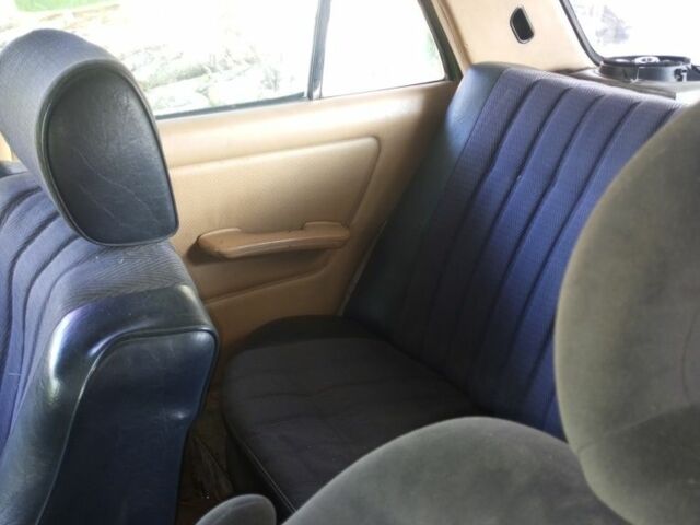 Зеленый Мерседес 200, объемом двигателя 2 л и пробегом 200 тыс. км за 1500 $, фото 3 на Automoto.ua