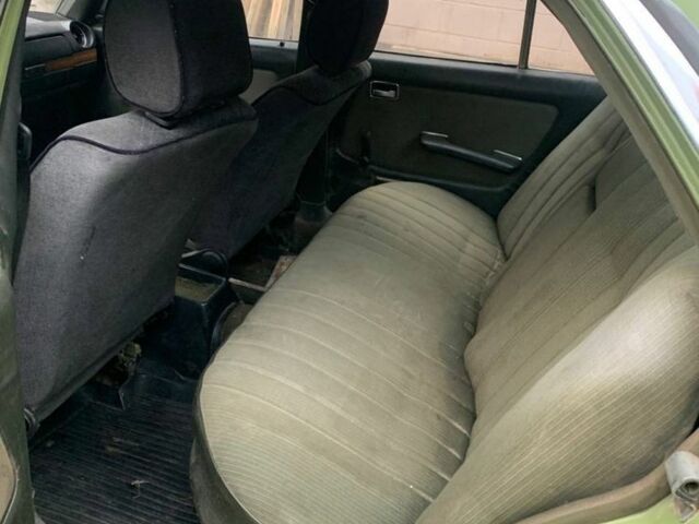 Зелений Мерседес 200, об'ємом двигуна 2 л та пробігом 120 тис. км за 850 $, фото 5 на Automoto.ua