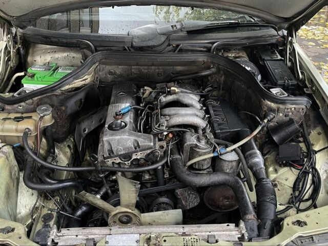 Зелений Мерседес 200, об'ємом двигуна 2 л та пробігом 490 тис. км за 1700 $, фото 7 на Automoto.ua