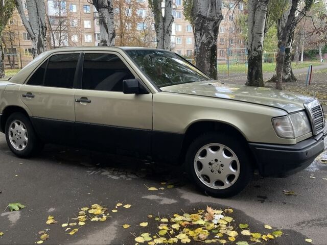 Зелений Мерседес 200, об'ємом двигуна 2 л та пробігом 490 тис. км за 1700 $, фото 2 на Automoto.ua