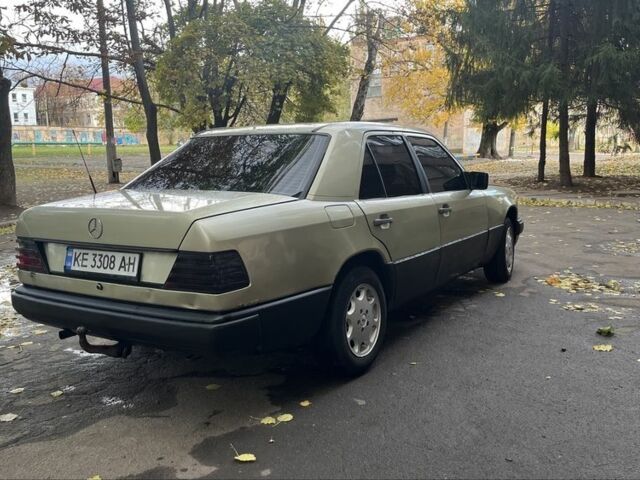 Зелений Мерседес 200, об'ємом двигуна 2 л та пробігом 490 тис. км за 1700 $, фото 3 на Automoto.ua