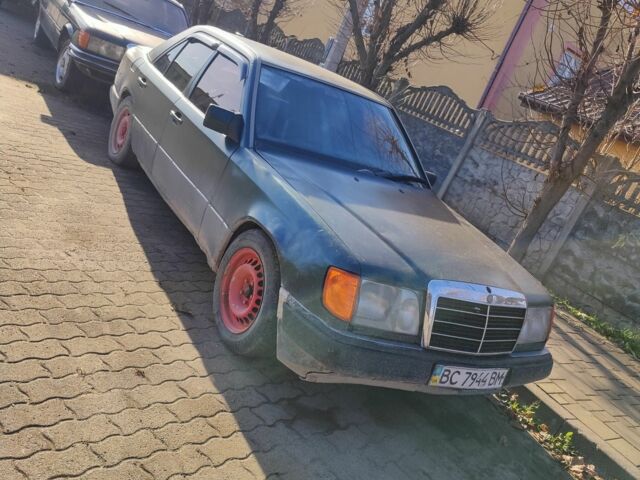 Зеленый Мерседес 200, объемом двигателя 2 л и пробегом 300 тыс. км за 1000 $, фото 4 на Automoto.ua